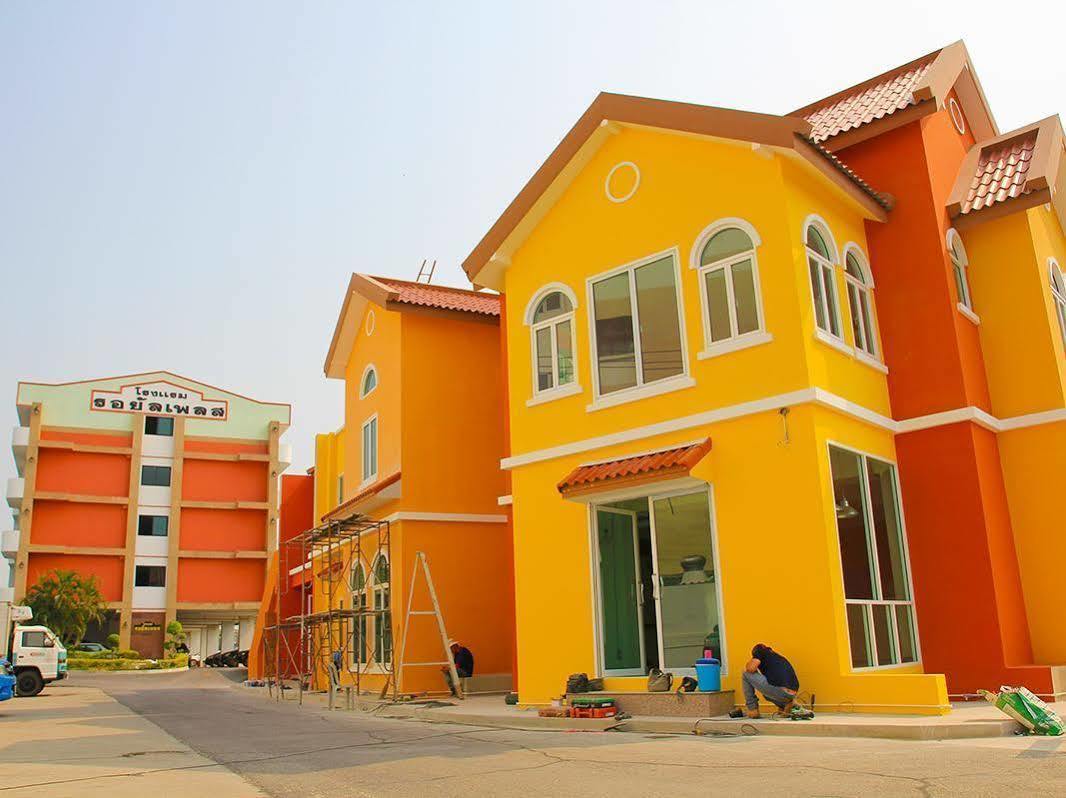 Ava Hotel Phitsanulok Exterior photo