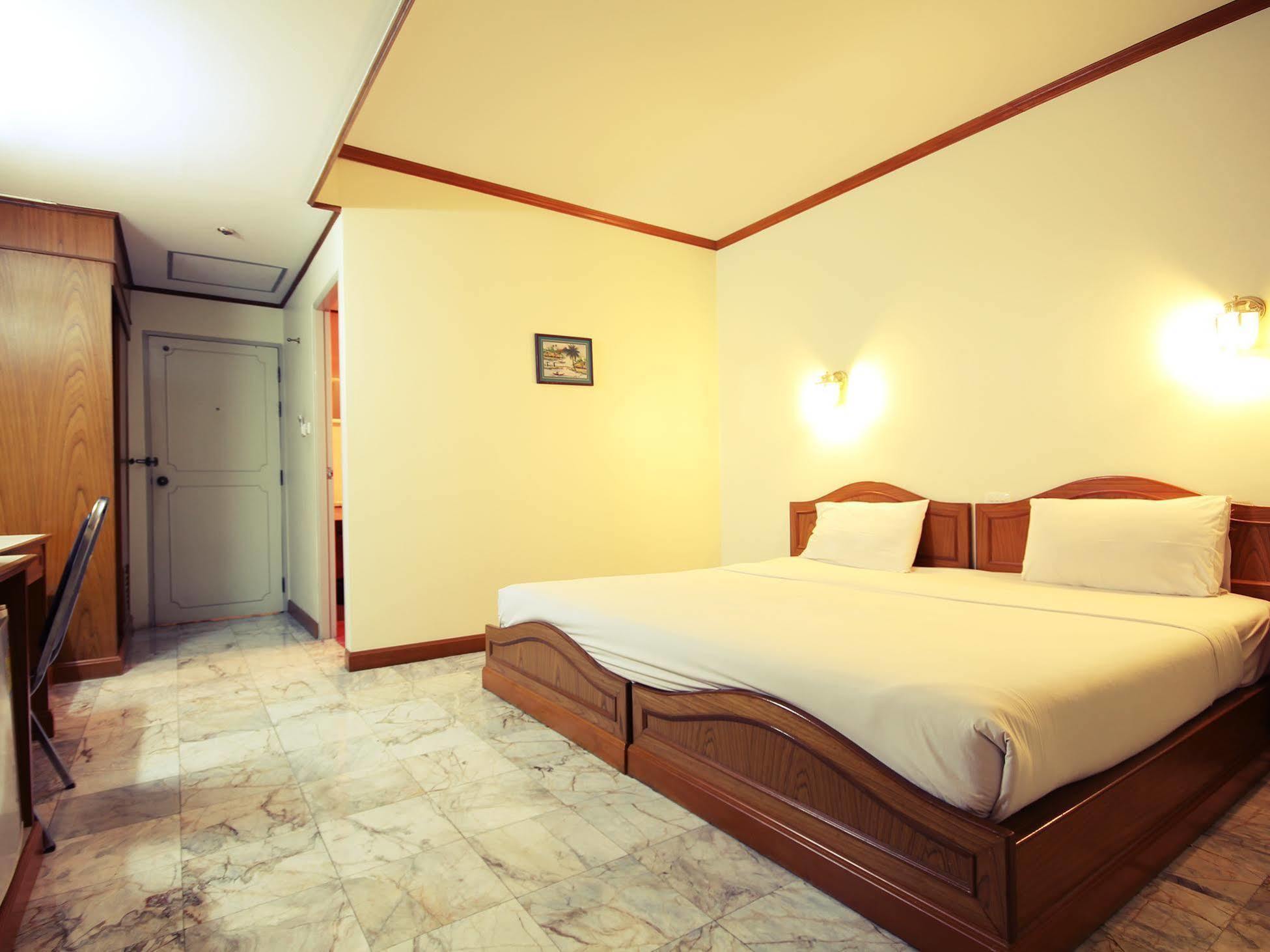Ava Hotel Phitsanulok Exterior photo